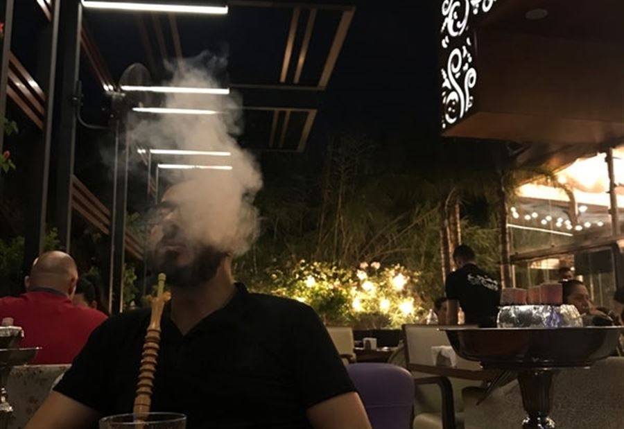 صاحب مقهى لبناني: 