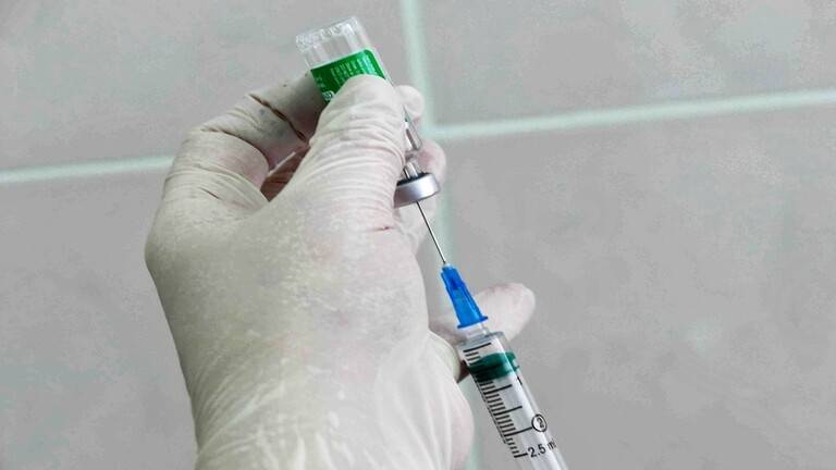 تدهور صحة 22 طبيبا أوكرانيا بعد تلقيهم اللقاح الهندي ضد 