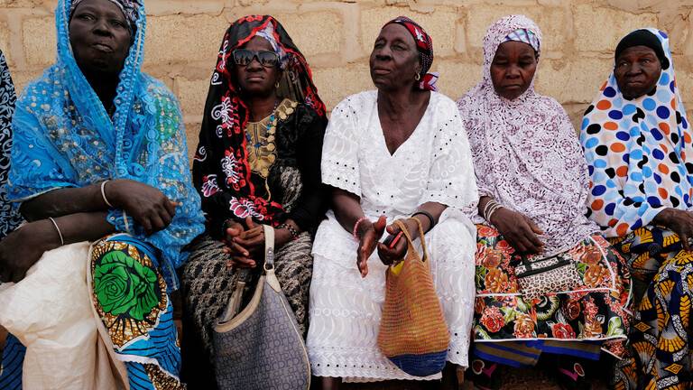 مقتل 5 أشخاص وامرأة حامل بانفجار لغم أرضي في سيارة إسعاف في بوركينا فاسو