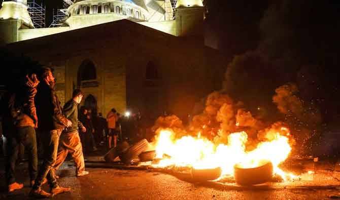 الشارع ينتفض والحكام في لعنة النسيان ...
