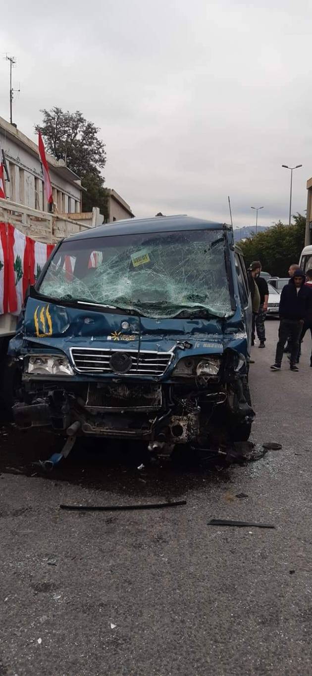 3 جرحى في حادث سير أمام ثكنة فوج إطفاء بيروت