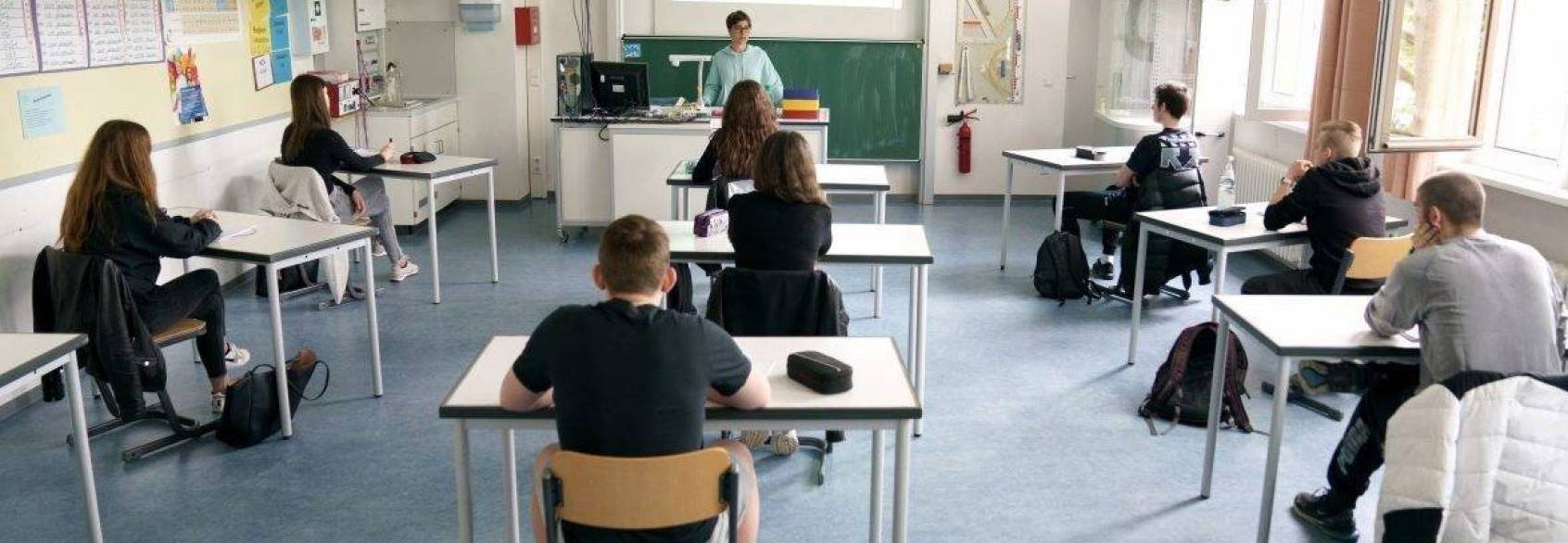 بريطانيا ستفتح مدارسها الاثنين