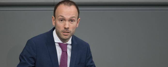 برلماني من حزب ميركل سيستقيل على خلفية صفقات كمامات