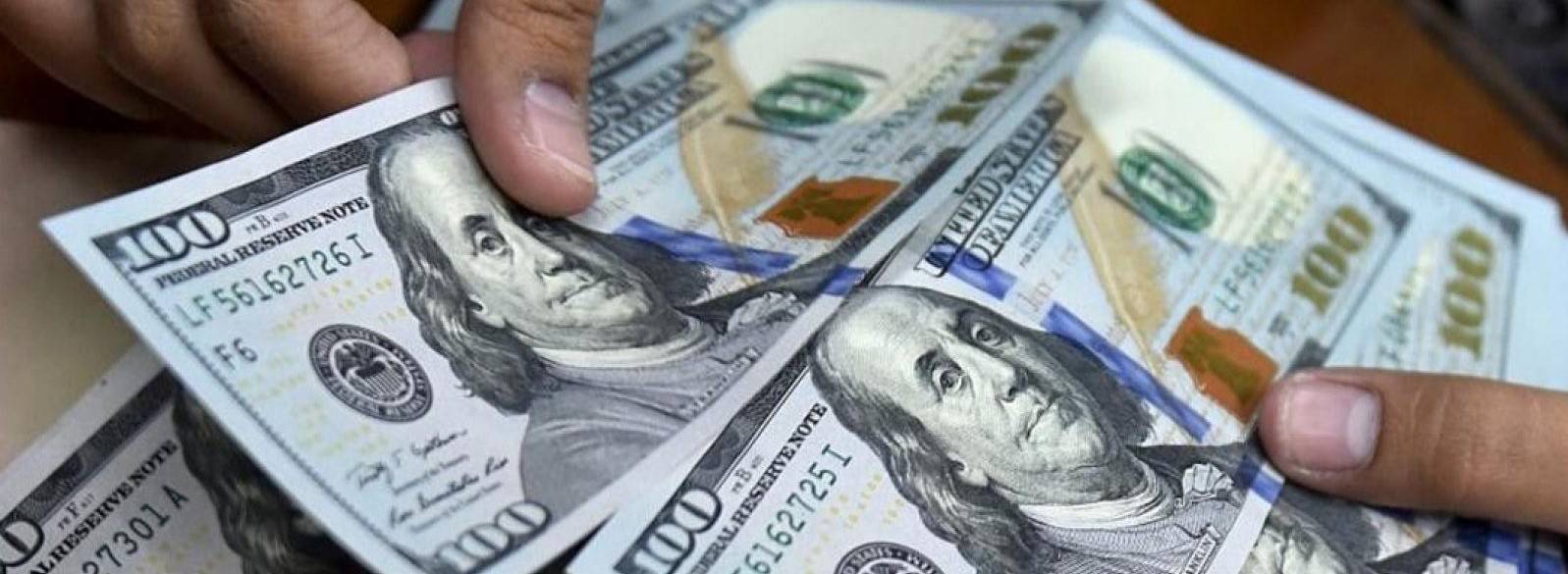 الدولار يرتفع عالمياً إثر تمسك باول بموقفة حيال إبقاء الفائدة منخفضة