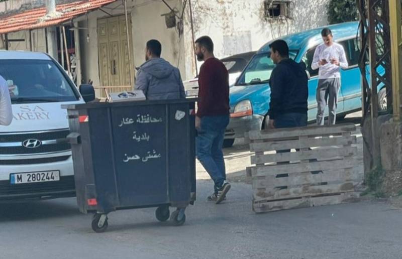 قطع طريق مشتى حسن في عكار إحتجاجا على الوضع الإقتصادي