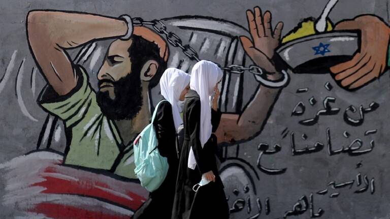 هيئة الأسرى الفلسطينيين: في يوم المرأة.. 35 أسيرة من بينهن 11 أما في سجون إسرائيل