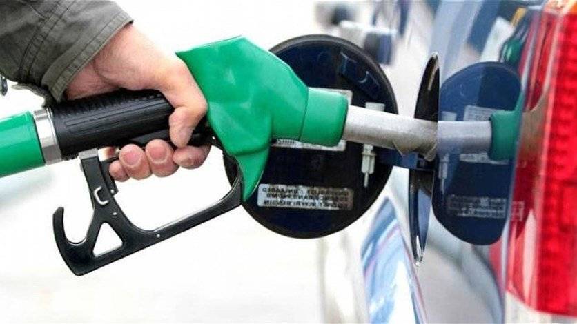 بعد رفع الخراطيم...المحطات تزود المواطنين بالبنزين مجدداً