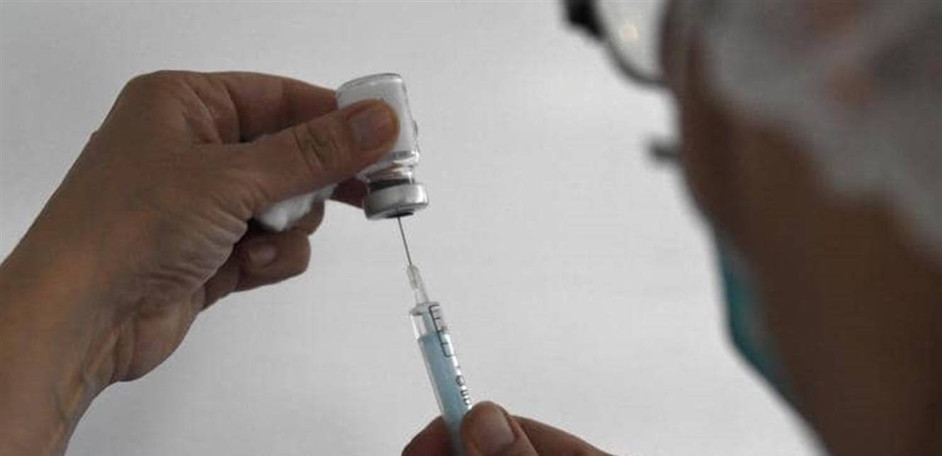 لماذا تفرض شركات الأدوية السرية على أسعار لقاحات كورونا؟