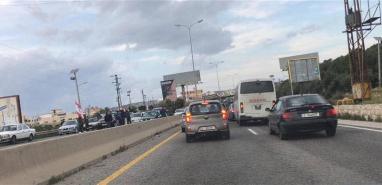 مجهولون داخل سيارات "بزجاج داكن" حاولوا التعرّض لمنتفضي البترون