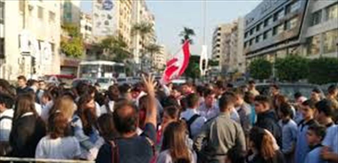 انطلاق تظاهرة من ساحة الشهداء في صيدا
