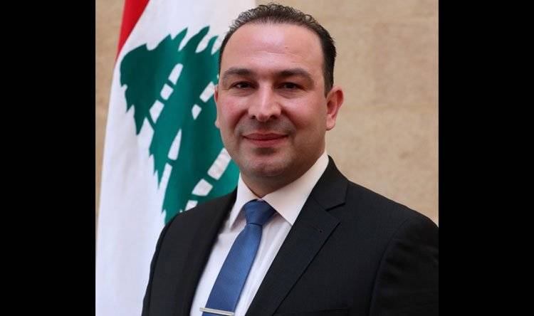 مرتضى يسلم لجنة الزراعة النيابية مشروع قانون الصيد المائي وتربية الأحياء المائية في لبنان