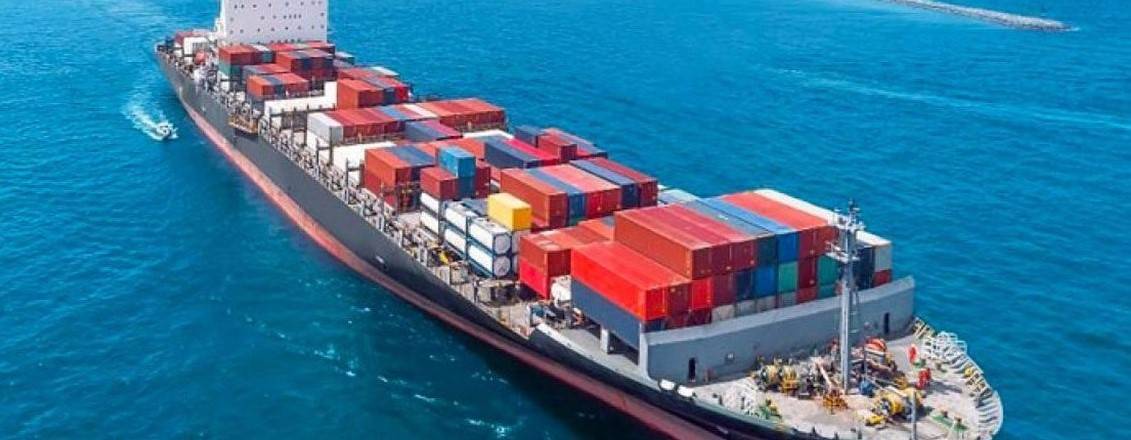 طهران تتهم "تل أبيب" باستهداف السفينة الإيرانية في البحر المتوسط