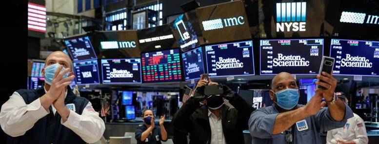 المستثمرون يتخلون عن السندات والذهب ويتدافعون على الأسهم