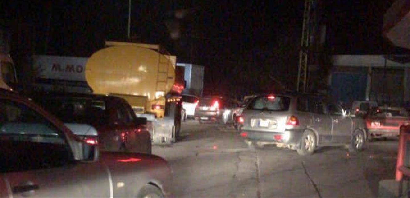 الشارع "يشتعل" في الشمال.. قطع طرقات واحتجاجات