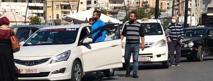 سائقون عموميون قطعوا طرق ساحة النجمة في صيدا