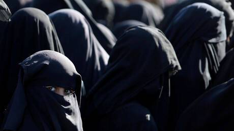 موسكو ودمشق: السلطات الكردية فقدت السيطرة على الوضع في مخيم الهول