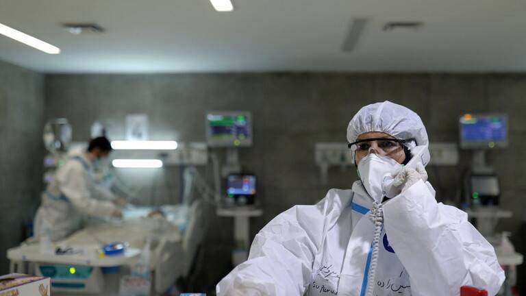 إيران: بدء المرحلتين الثانية والثالثة من الدراسات السريرية لأول لقاح كورونا محلي