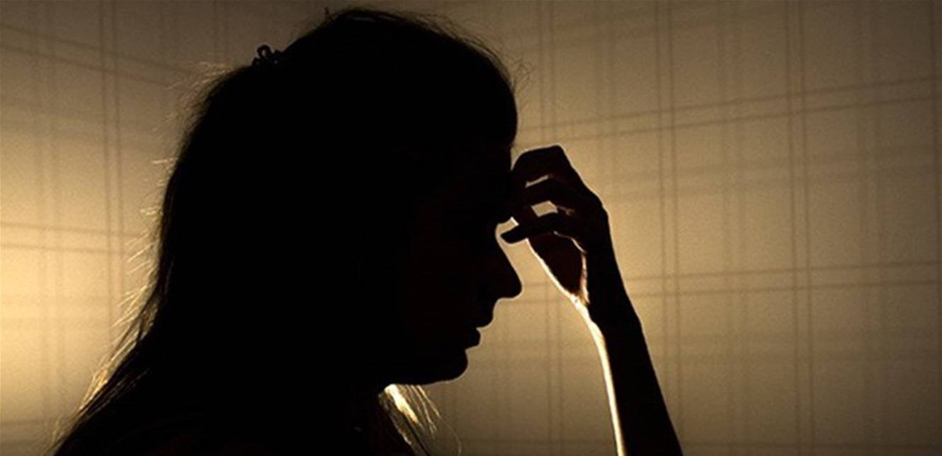 زوجة فنان عربي تكشف: "ضربي بوحشية أمام ابني" (فيديو)