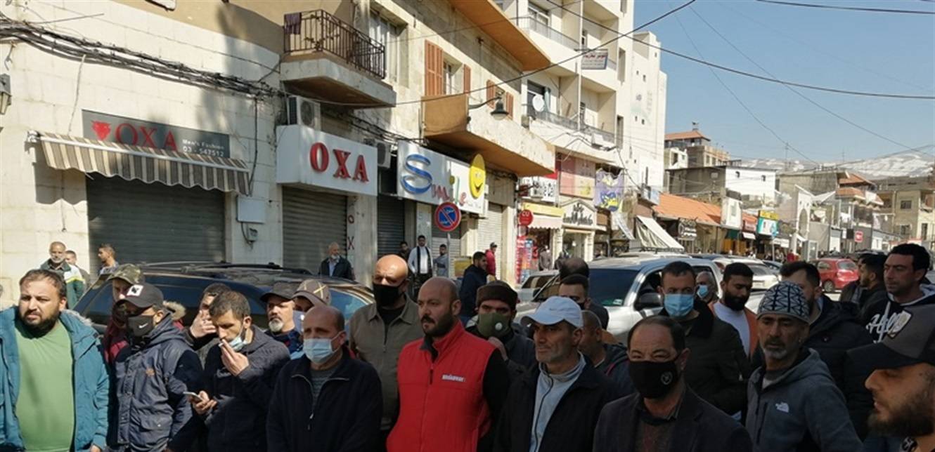 المواطنون نفذ صبرهم...قطع الطرقات مستمر ومحلات تجارية أقفلت!