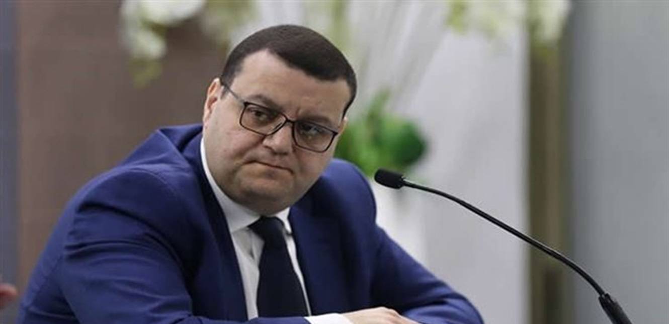 الريس: كفى تعجرفاً وتكبراً