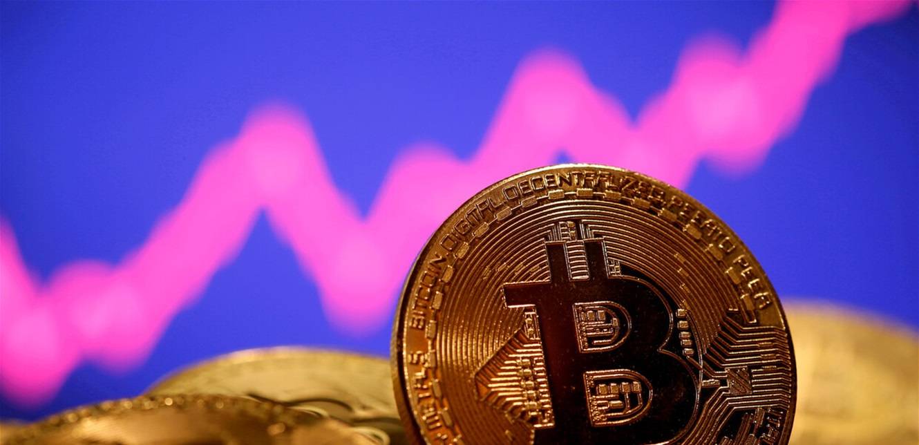 انخفاض "البيتكوين" دون الـ60 ألف دولار
