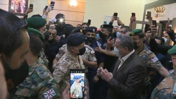 بالفيديو-ملك الأردن يخاطب مدير مستشفى السلط غاضبا..ماذا قال له؟