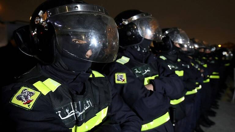 الشرطة الأردنية تستخدم الغاز المسيل للدموع لتفريق احتجاجات على الإغلاق
