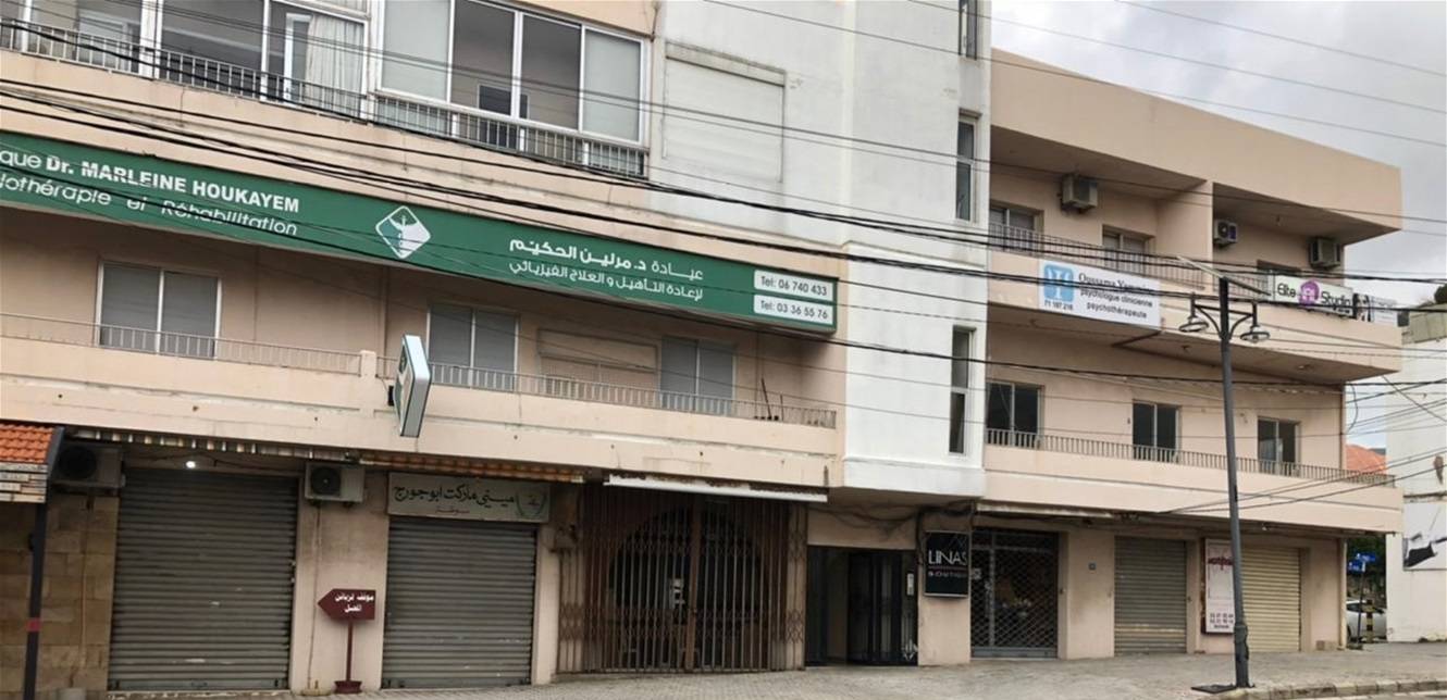 في البترون.. المؤسسات التجارية تقفل أبوابها
