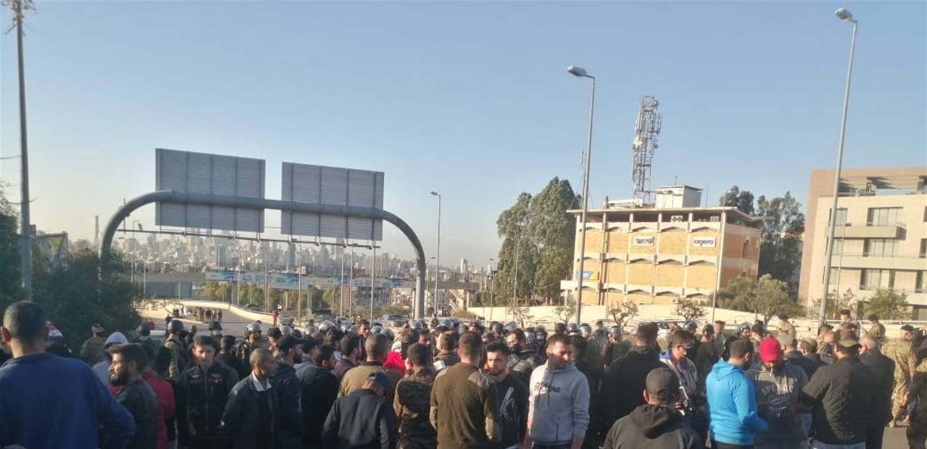 محتجون في محيط القصر الجمهوري