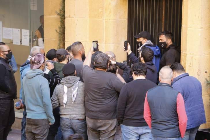 دولارٌ يرتفع ... وشارعٌ ينتفض ...