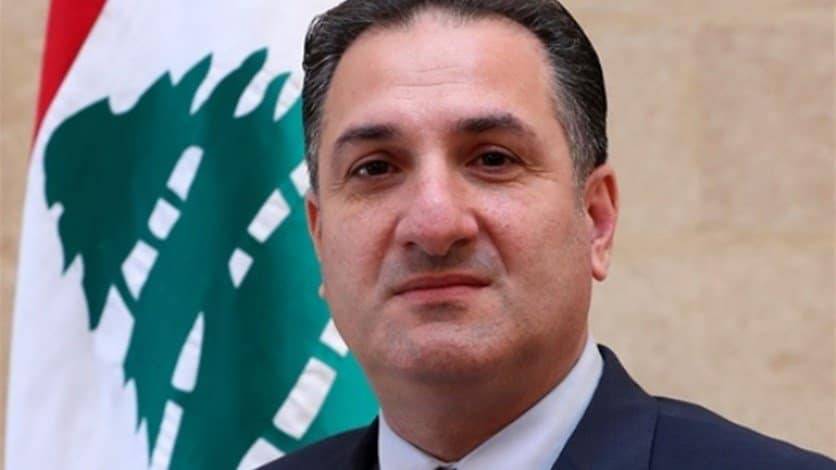 بمناسبة عيد الأم طلب من وزير الاتصالات لشركتي الخلوي