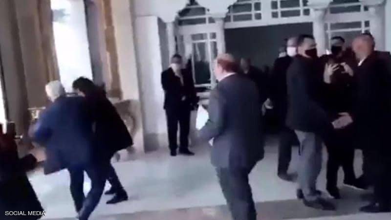 غضب في تونس ومسيرات مندّدة بعد اعتداء نائب على زميلته