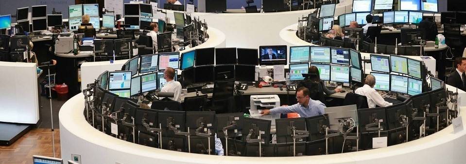 أسهم أوروبا تهبط بفعل مخاوف الإغلاق وتراجع النفط