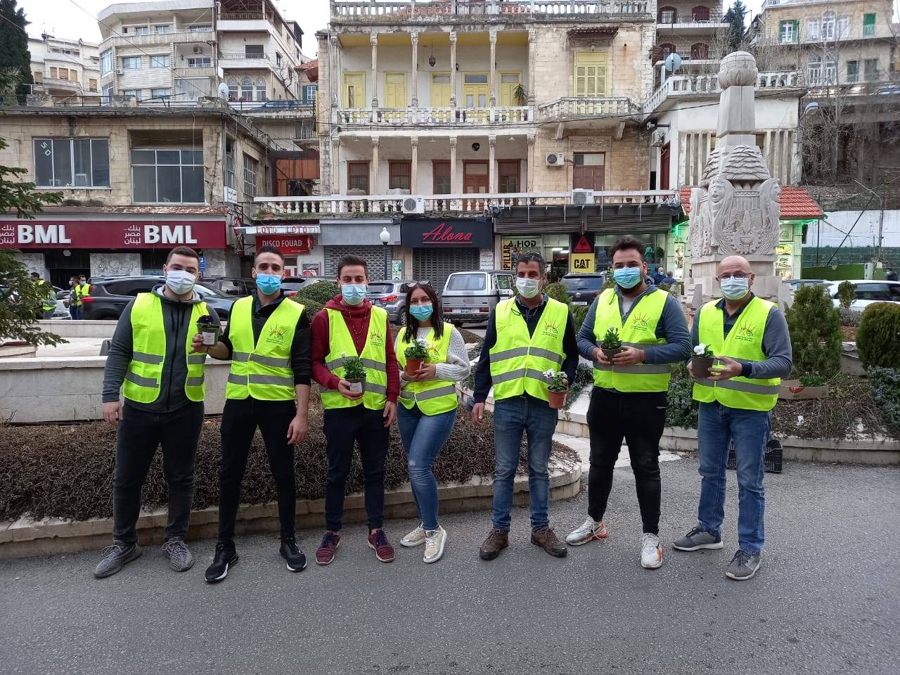 حواجز معايدة بمناسبة عيد الام اقامتها حركة شباب الشرق في زحلة