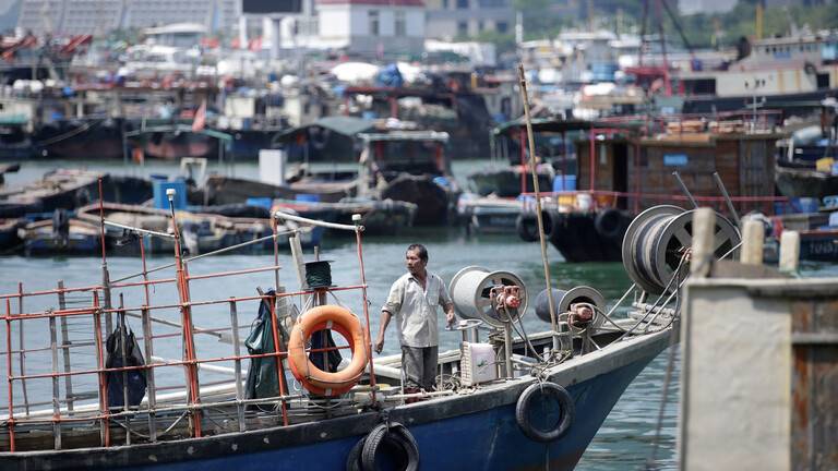 الحكومة الفلبينية تعرب عن قلقها من 220 سفينة صيد صينية في بحر الصين الجنوبي