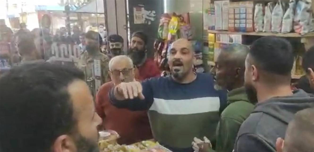 في طرابلس...مسيرة احتجاجية على محلات بيع المواد الاستهلاكية