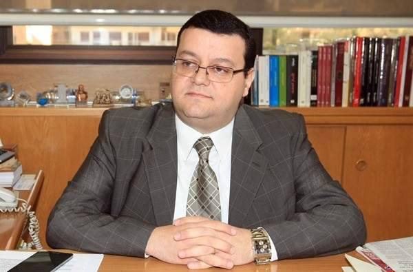 الريس: ماذا ينتظر البعض للنزول عن الشجرة؟