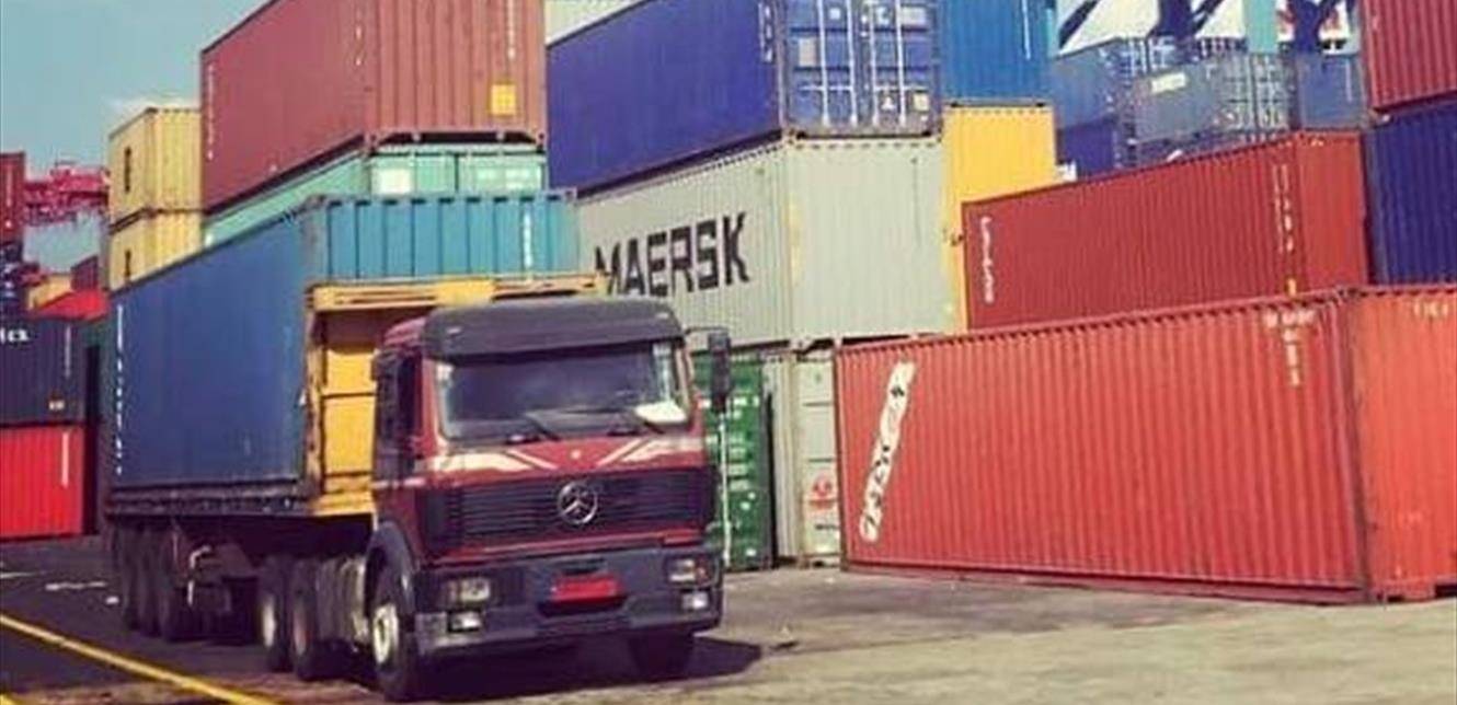 نقابة مالكي الشاحنات العمومية في المرفأ: نجار رحب بالاتفاق حول تسعير أجور النقل