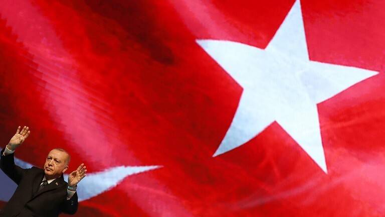 انتقاد حاد لأردوغان لعقد مؤتمر حزبي مكتظ رغم تفشي كورونا