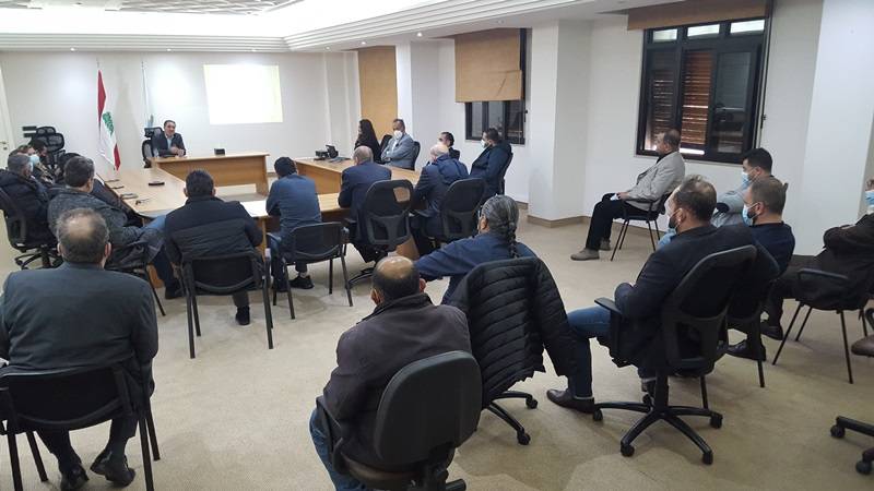 حواط استقبل حبشي وبحث ووفد نقابة الخلوي مسودة آلية توزيع بطاقات التشريج: هدفنا تسهيل العمل لا عرقلته