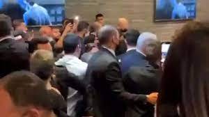 نتنياهو يهرب من مطعم في بئر السبع بعد سقوط صاروخ