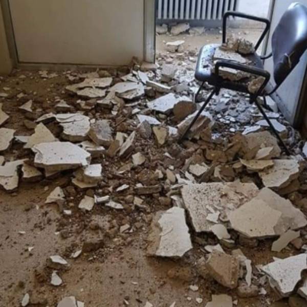 توقف معاملات المواطنين بسبب انهيار قسم من سقف مبنى سرايا اميون