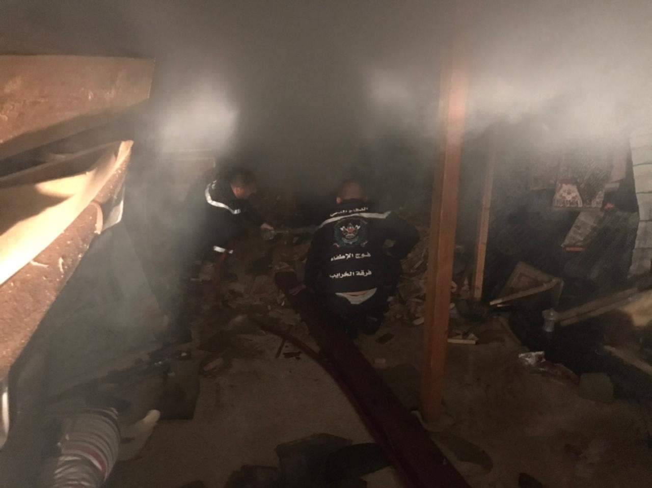 حريق في محل لتنجيد المفروشات في الخرايب