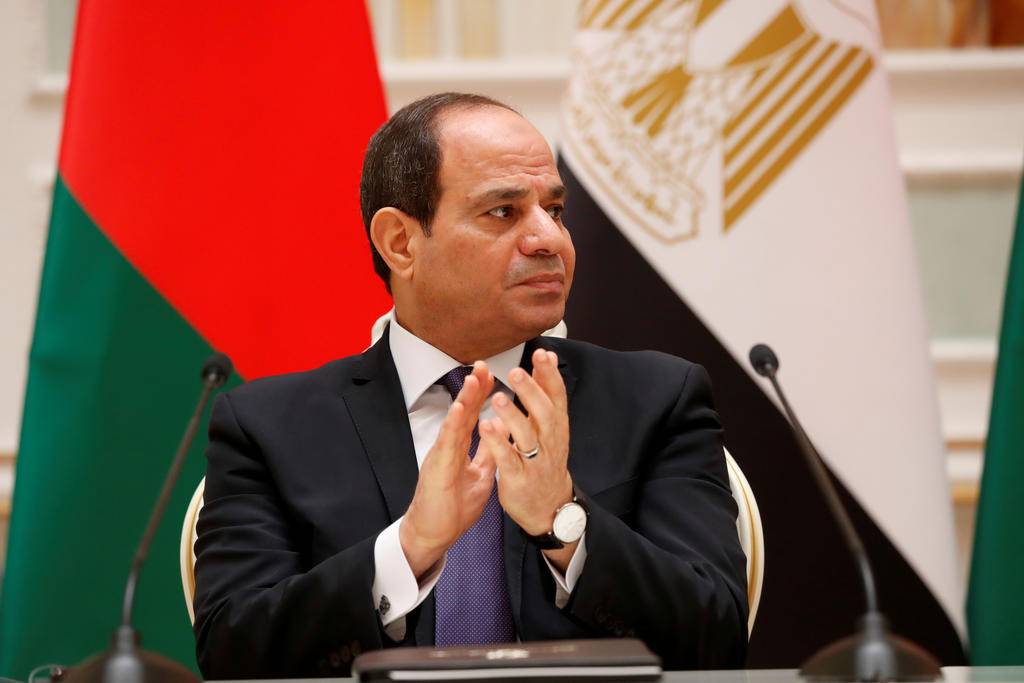"لقد نجح المصريون".. السيسي يعلّق على تحرك السفينة الجانحة في قناة السويس