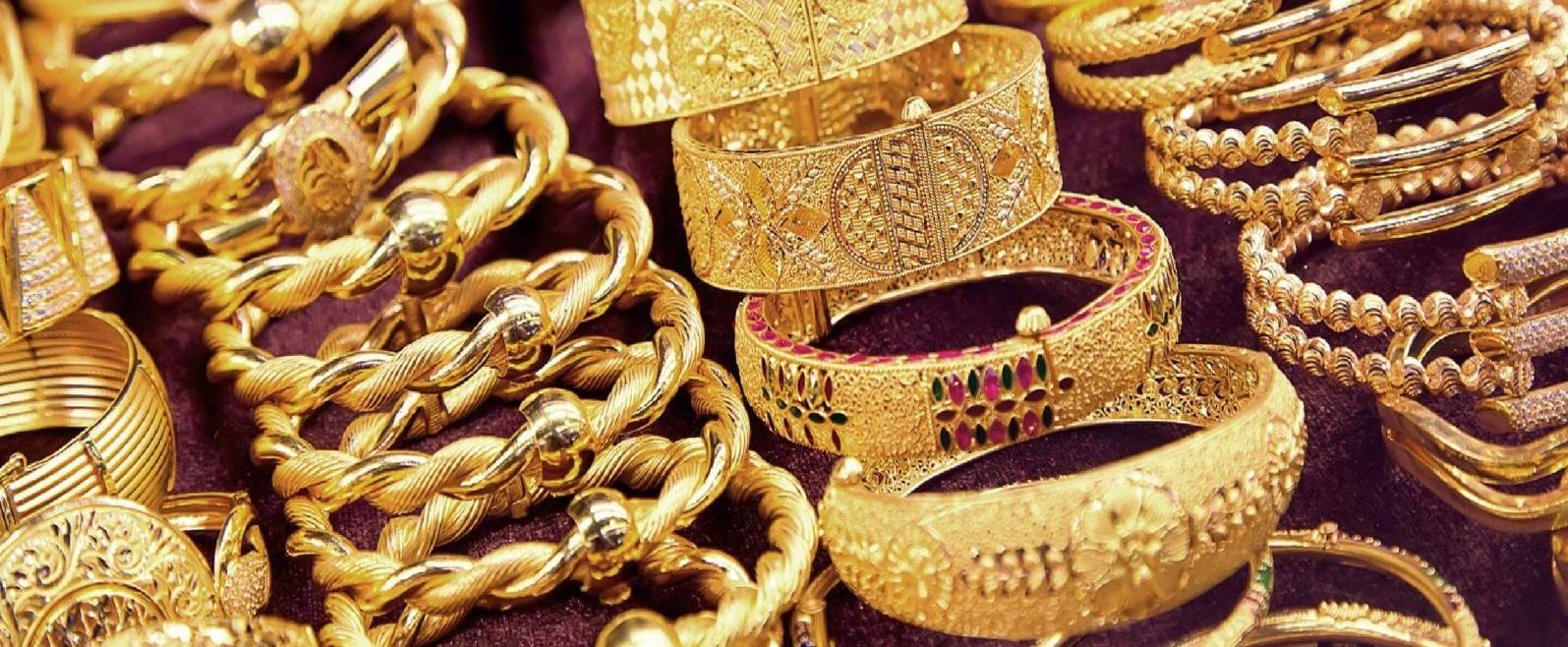 تراجع أسعار الذهب بضغط من ارتفاع الدولار
