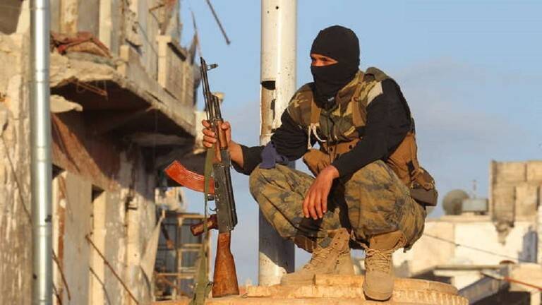 ناشطون: قتلى باشتباكات بين "هيئة تحرير الشام" و"داعش" شمال إدلب