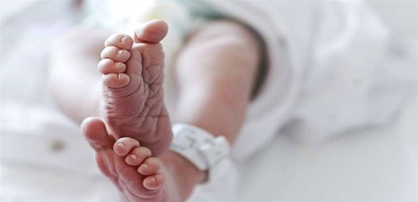 في غيبوبتها.. سيدة تنجب طفلة بصحة جيّدة!