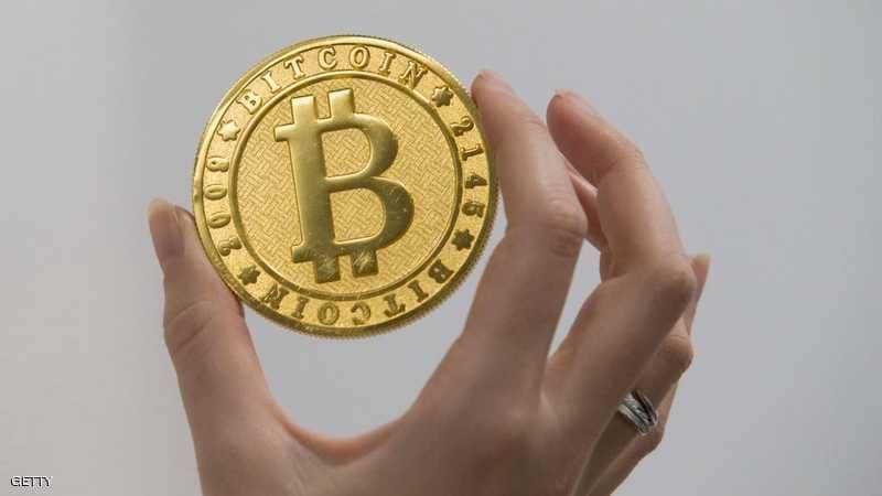 توقعات بأن يصل سعر عملة "البيتكوين" إلى 100 ألف دولار