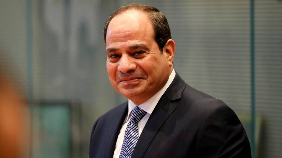 بعد أزمة السفينة الجانحة.. السيسي يسعى لكراكات جديدة لتطوير قناة السويس