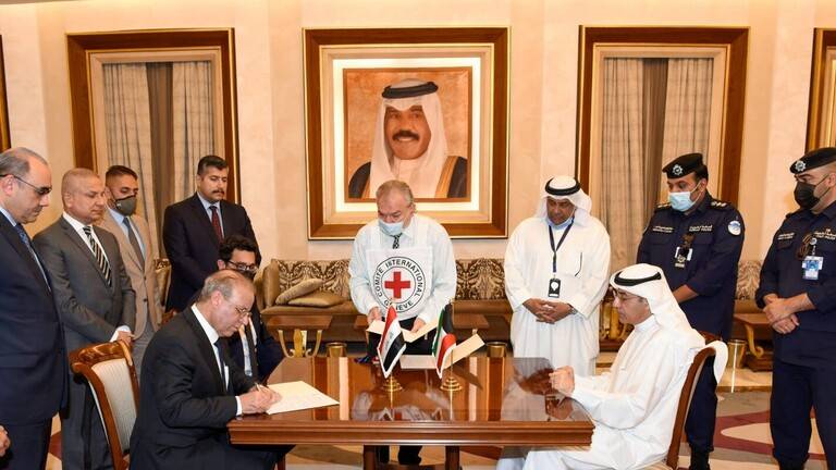 الكويت تسلم العراق رفات جندي فقد خلال الغزو